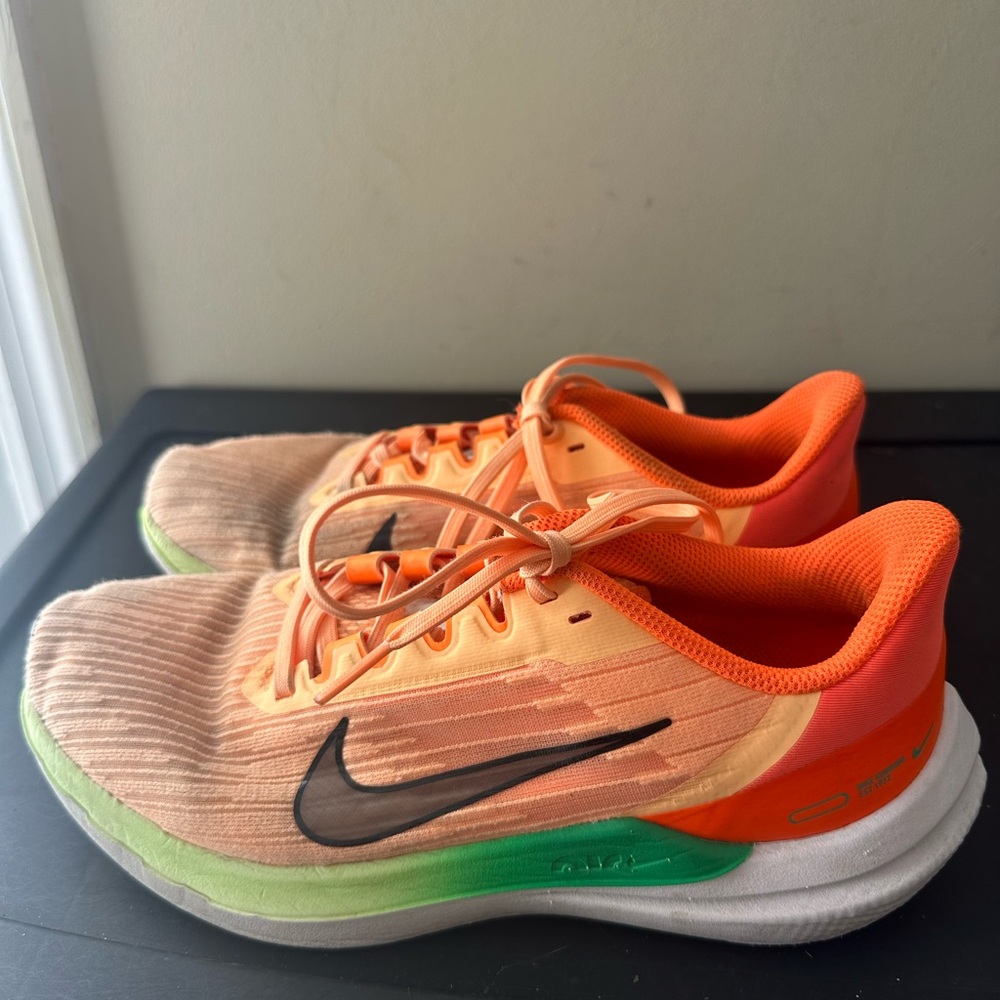Nike Women's "WINFLO 9" Peach Green Athletic Running Shoes DD8686-800 Sz 7